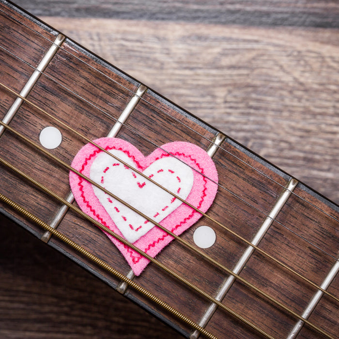 Las cinco canciones más fáciles para dedicar a tu pareja en guitarra aaa